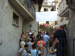 durante una festa popolare a Vercana